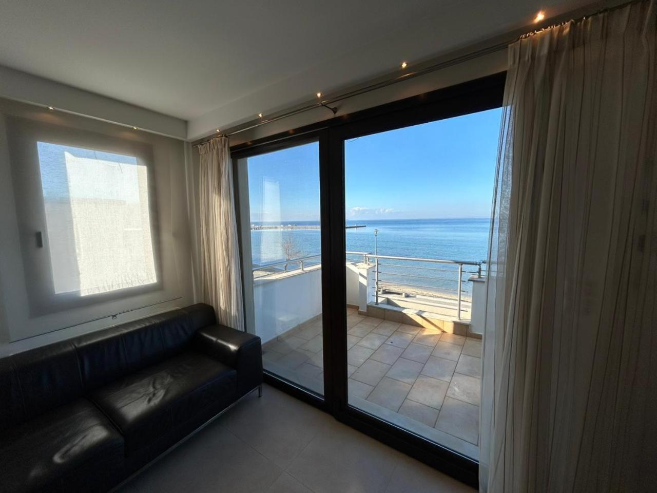 Sea And Sun Luxury Apartment